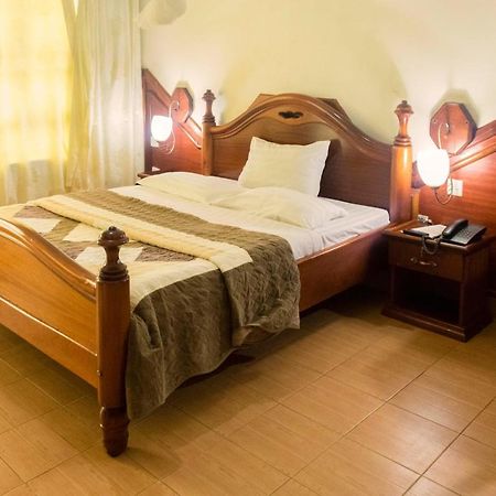 Palm World Hotels Mbarara Exterior foto